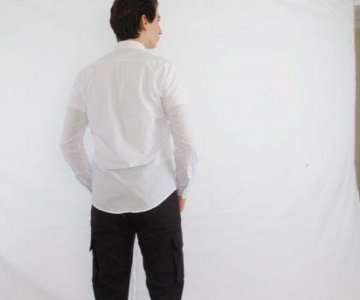 Erkek beyaz yakalı LG gömlek