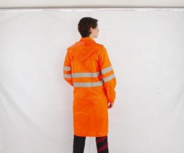 Reflektörlü yağmurluk